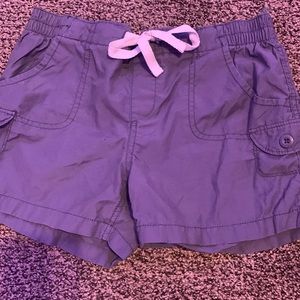 Old navy shorts white string tie with many pockets!